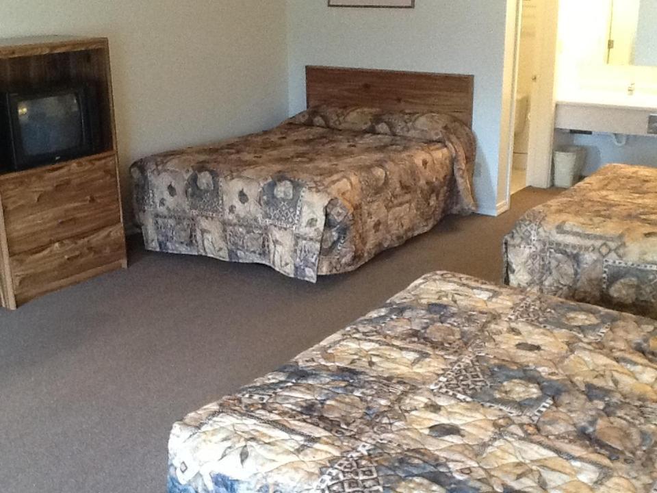 Dude & Roundup Motel West Yellowstone Bilik gambar