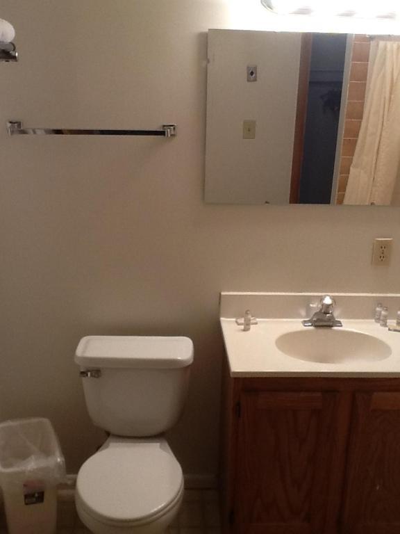Dude & Roundup Motel West Yellowstone Bilik gambar